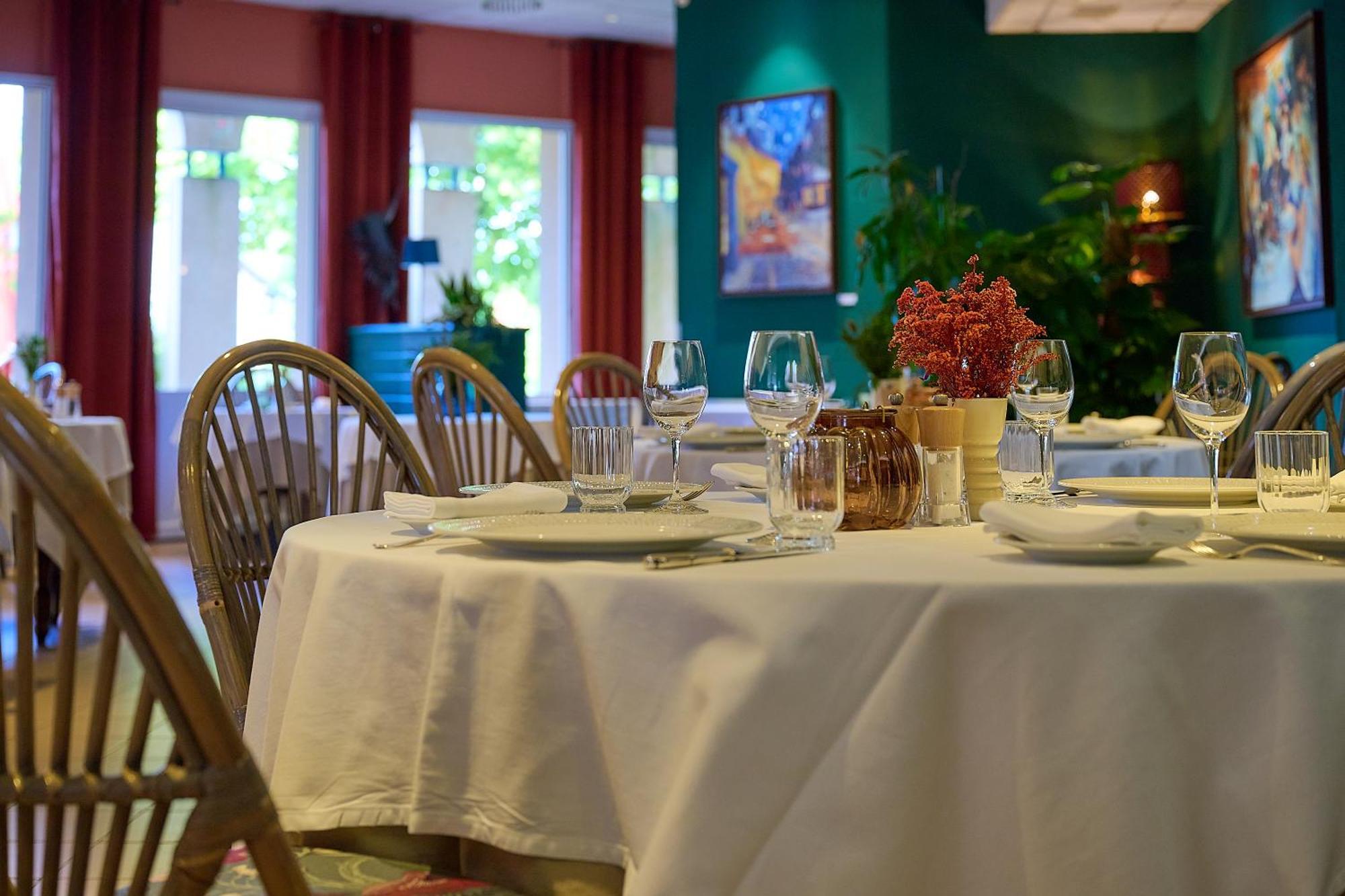 Logis L'Ermitage Hotel & Restaurant Saulges Eksteriør bilde
