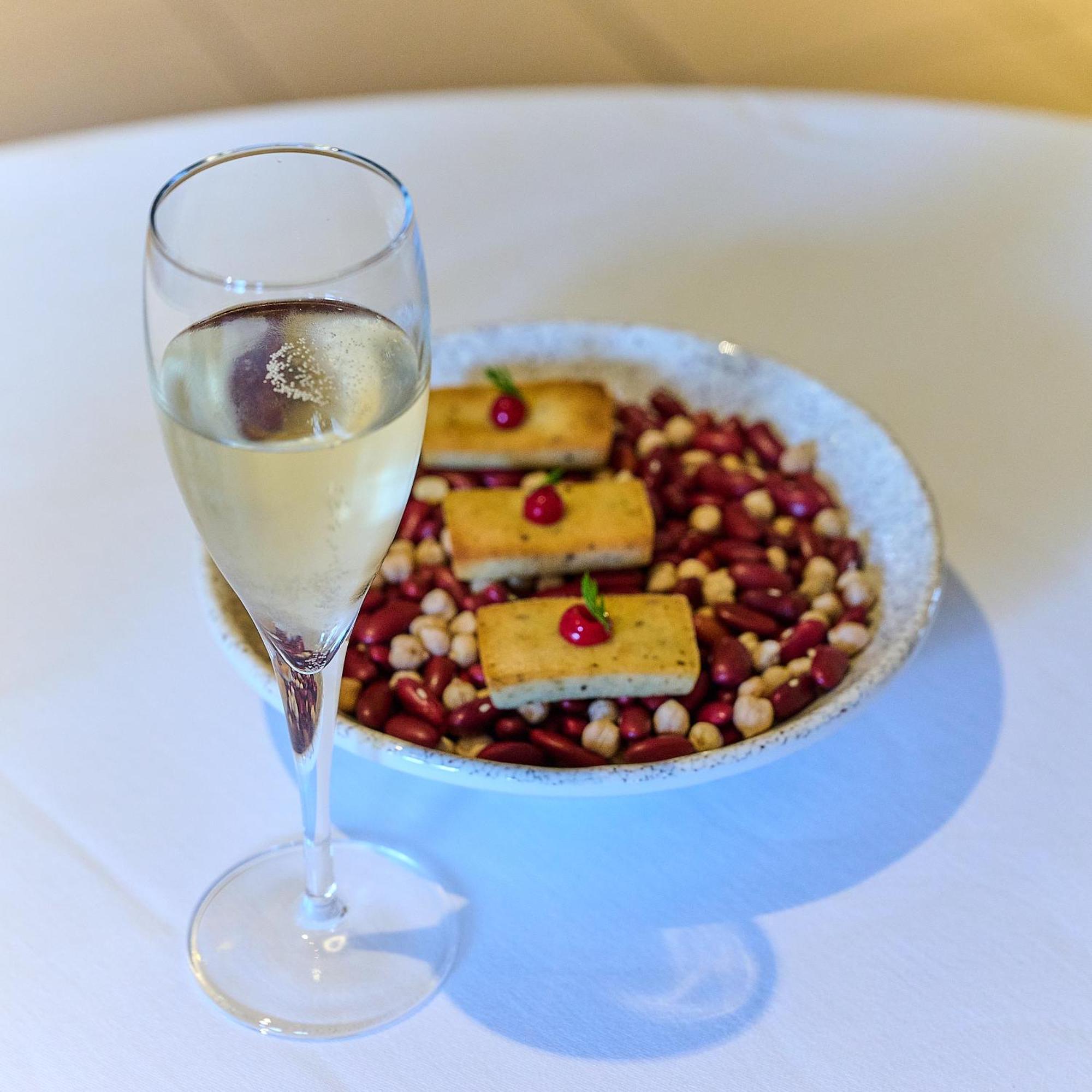 Logis L'Ermitage Hotel & Restaurant Saulges Eksteriør bilde