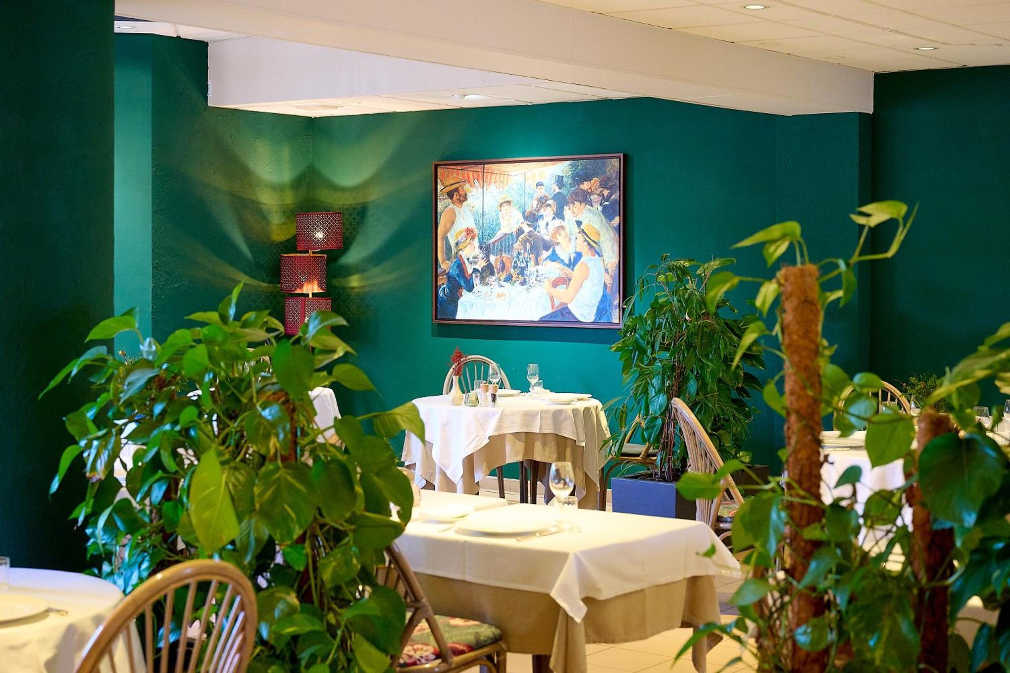 Logis L'Ermitage Hotel & Restaurant Saulges Eksteriør bilde