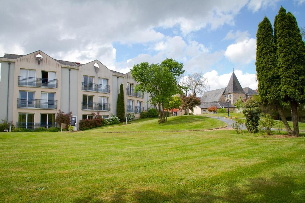 Logis L'Ermitage Hotel & Restaurant Saulges Eksteriør bilde