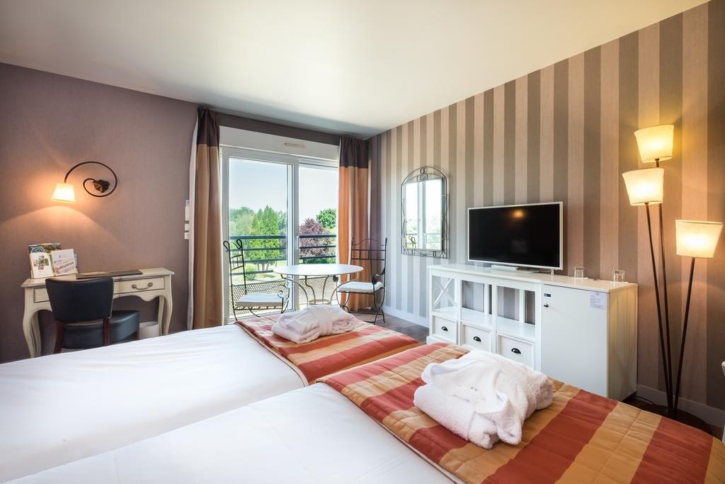 Logis L'Ermitage Hotel & Restaurant Saulges Eksteriør bilde
