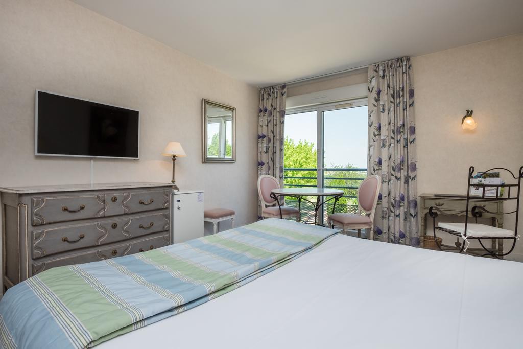 Logis L'Ermitage Hotel & Restaurant Saulges Eksteriør bilde