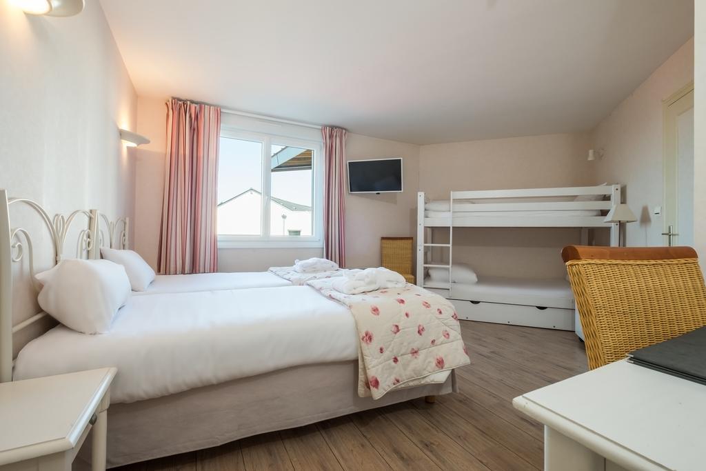 Logis L'Ermitage Hotel & Restaurant Saulges Eksteriør bilde