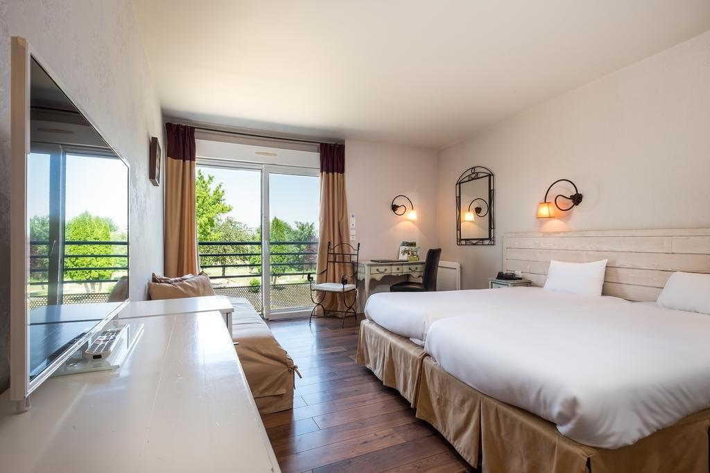 Logis L'Ermitage Hotel & Restaurant Saulges Eksteriør bilde