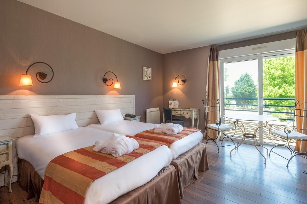 Logis L'Ermitage Hotel & Restaurant Saulges Eksteriør bilde