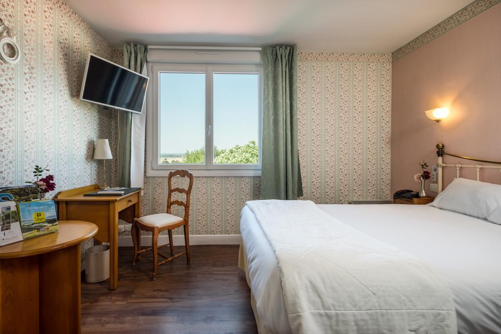 Logis L'Ermitage Hotel & Restaurant Saulges Eksteriør bilde
