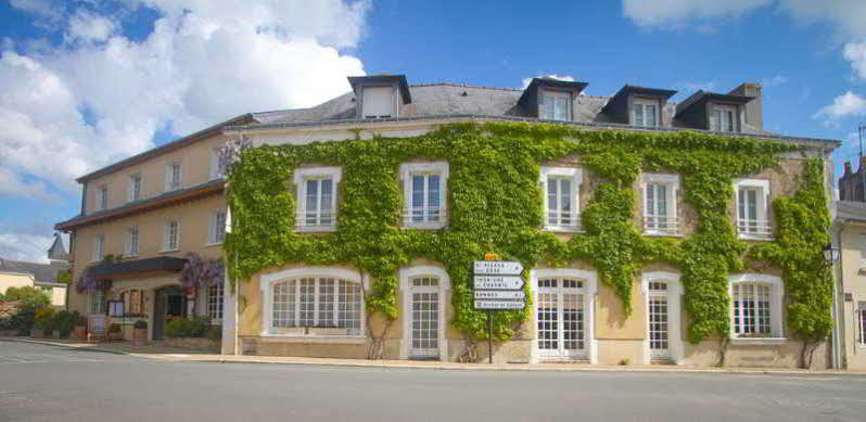 Logis L'Ermitage Hotel & Restaurant Saulges Eksteriør bilde