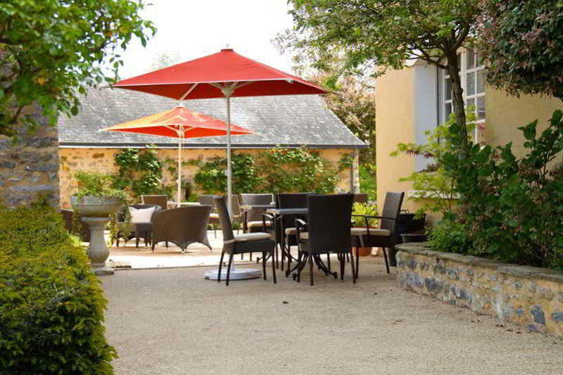 Logis L'Ermitage Hotel & Restaurant Saulges Eksteriør bilde