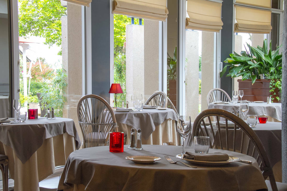 Logis L'Ermitage Hotel & Restaurant Saulges Eksteriør bilde